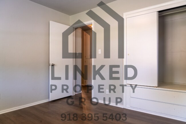 Building Photo - 1321 NE 39th St