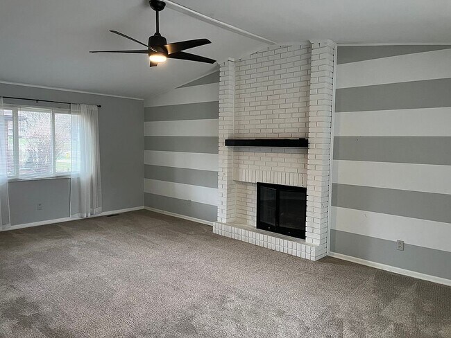Building Photo - 301 S Village Dr