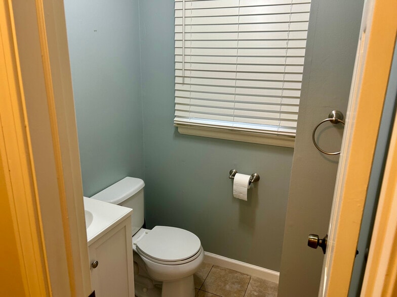 Building Photo - 21 Waterview Dr