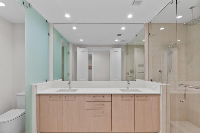 Building Photo - 275 1st Ave S