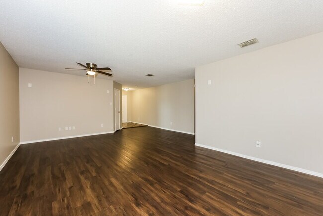 Building Photo - 3617 Clydesdale Dr