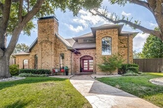 Building Photo - 2700 Ithaca Ct