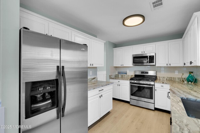 Building Photo - 11 Saratoga Ct