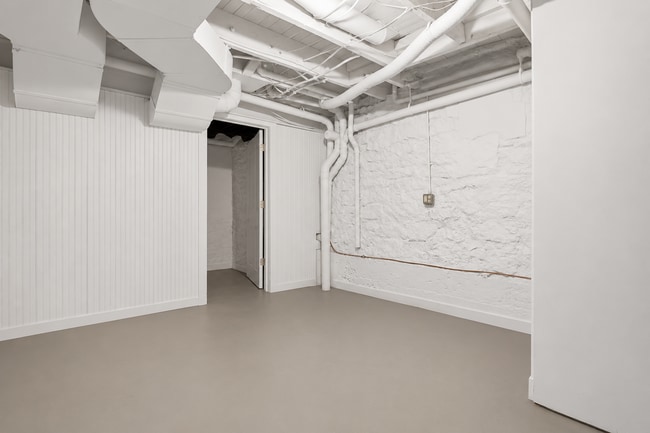 Building Photo - Modern Luxury Living in the Heart of Victorian Village