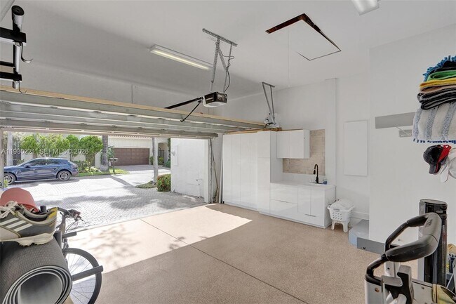 Building Photo - 1529 Shoreline Way