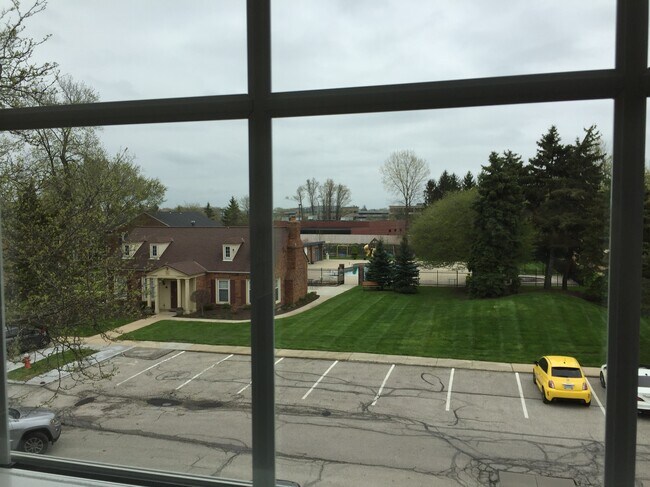Building Photo - 2231 Glouchester Dr