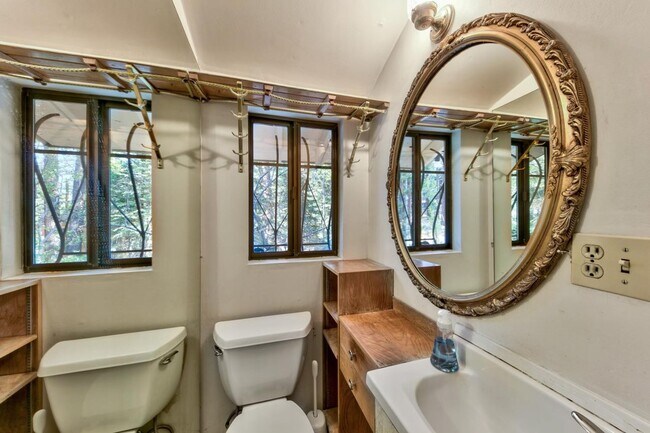 Building Photo - Cozy 3BD house avail. on 10/10/2025 for a ...