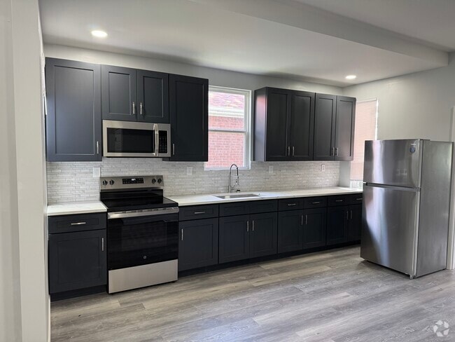 Eat-In Kitchen - 826 Sycamore St