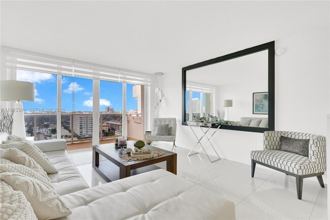 Building Photo - 3140 S Ocean Dr