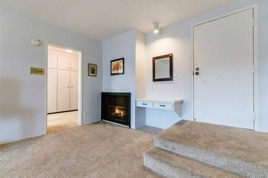 Building Photo - 277 Pleasant St