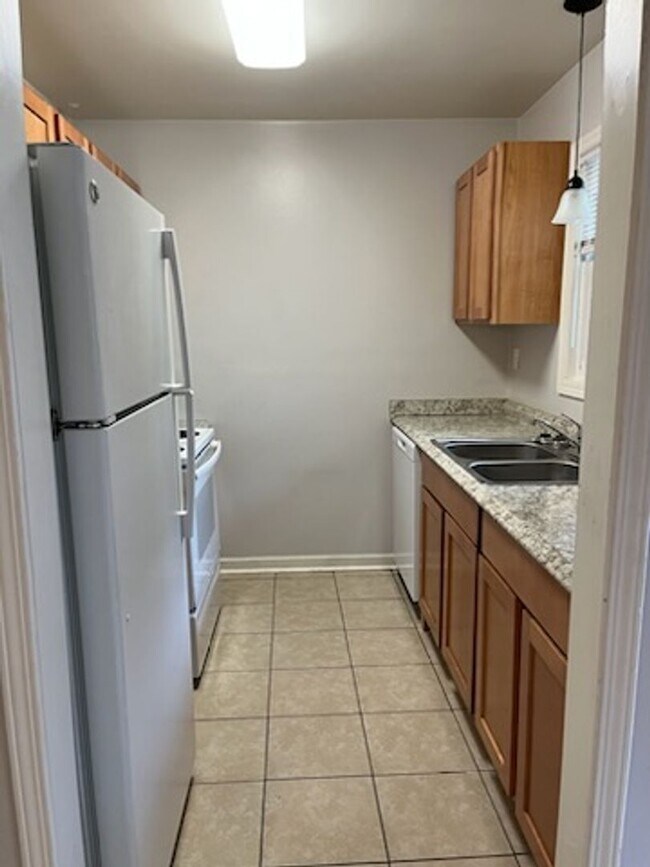 Building Photo - 6015 Warm Springs Ct