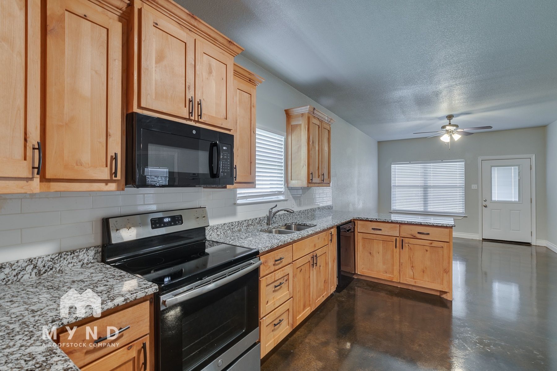 Building Photo - 359 E 9th St