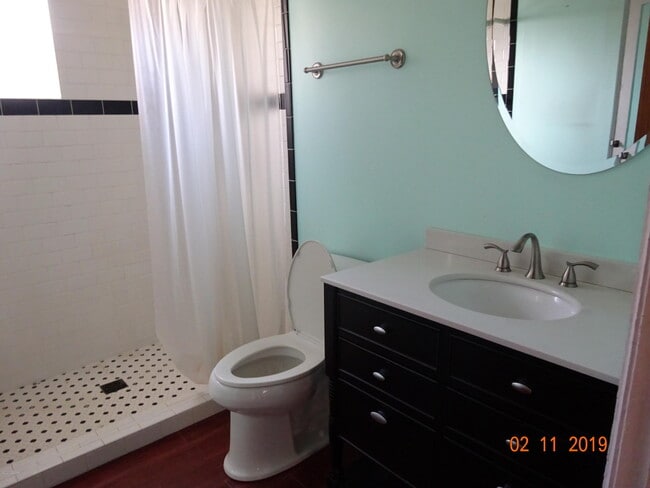 Building Photo - 112 Fox Pl