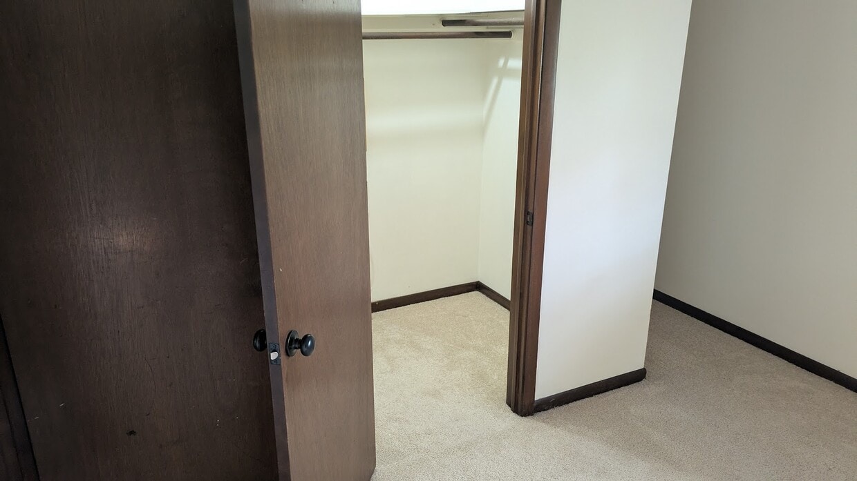 Walk in closet main Bed room - 418 Lincoln Ln