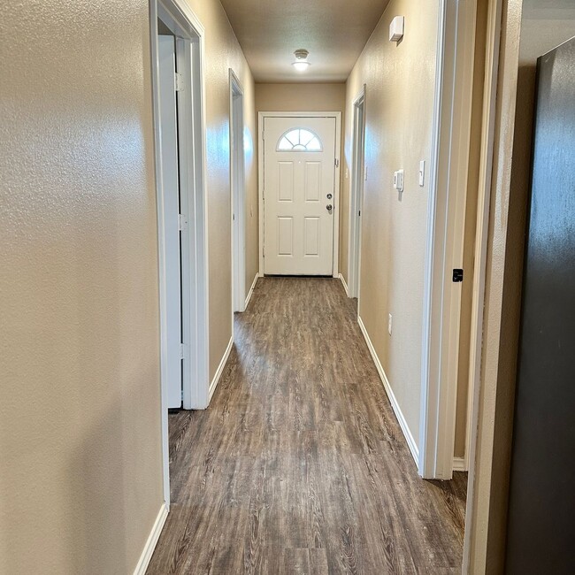 Building Photo - $99 Move In Special With 13 Month Lease!