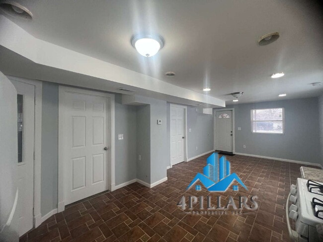 Building Photo - "Cozy 1-Bedroom Duplex Gem on Sohl Avenue - Plenty of Comfort!"