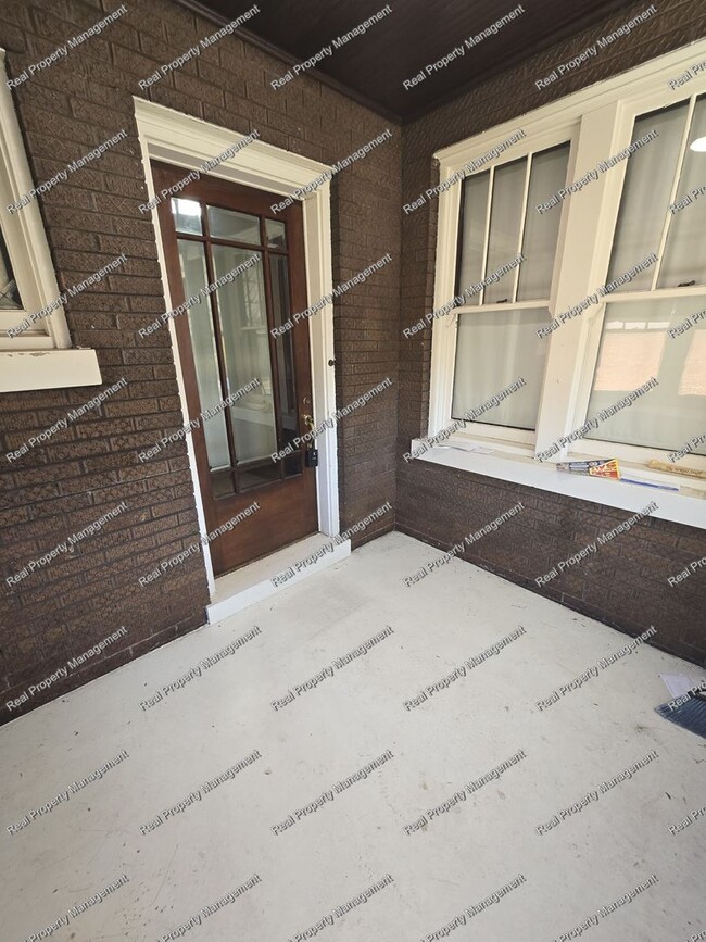 Building Photo - Charming 3 Bedroom Bungalow