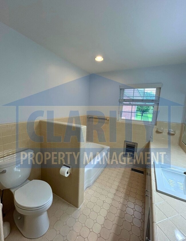 Building Photo - Charming 3-Bedroom Home in Central Cleveland