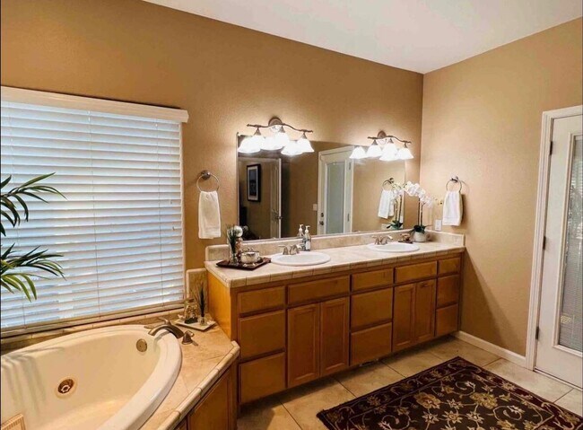 Building Photo - 4 Bedroom Home for Rent in Chico CA | 3 Bathrooms, Fireplace, Yard & Garage