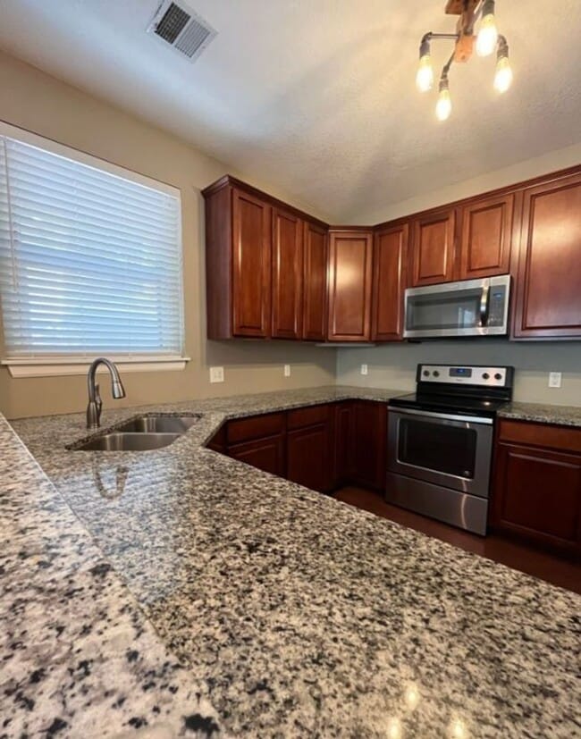 Building Photo - Stylish North Loop Living for $3,499/month...