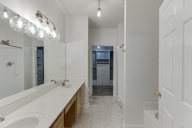 Building Photo - 2464 Laurelfield Dr