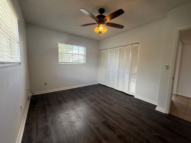 Building Photo - 640 Robinhood Dr