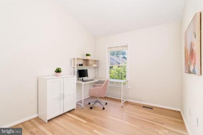 Building Photo - 9821 Tiffany Hill Ct