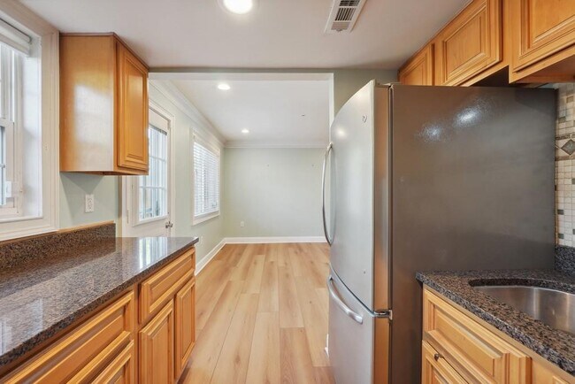 Building Photo - 104 Rondak Cir SE