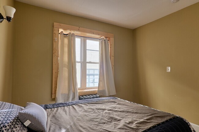 Building Photo - 198 Court St