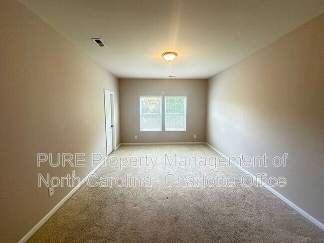 Building Photo - 3520 Larkhaven Ave SW