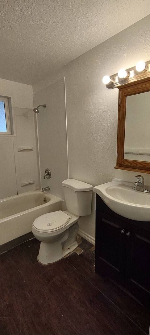 Building Photo - Quaint West Jordan Duplex w covered carport!