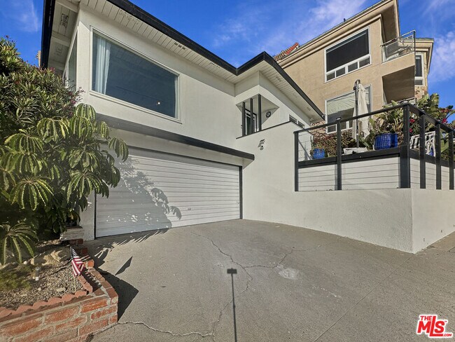 Building Photo - 111 Waterview St