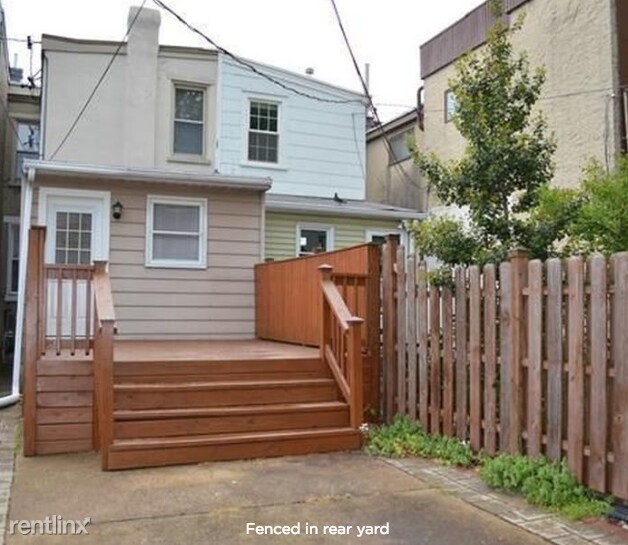 Building Photo - 3 br, 1.5 bath Townhome - 1803 Lovering Ave