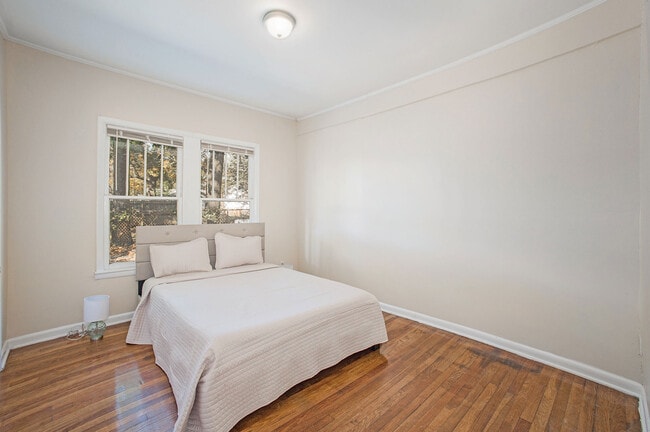 Building Photo - 854 5th St W