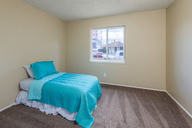 Building Photo - 1100 Kirman Ave