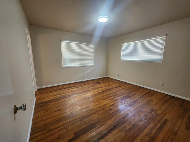 Building Photo - 1639 Debra Ln