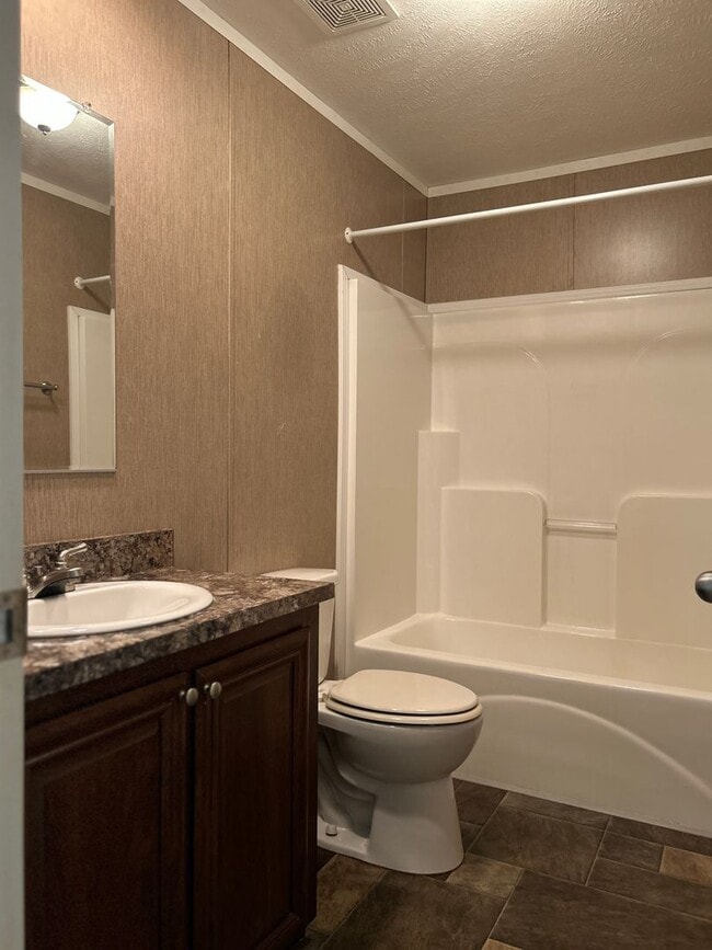 Building Photo - Move in Ready - 2 Bedroom/2 Bath
