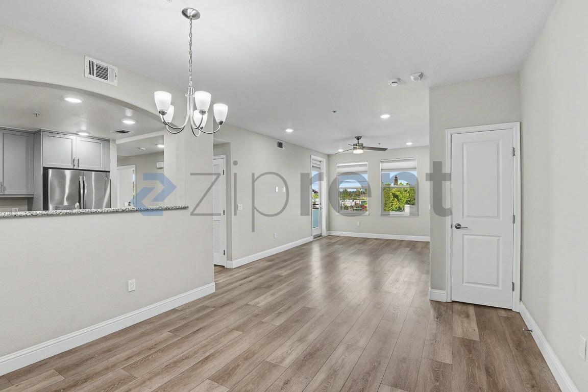 Building Photo - Unit 403