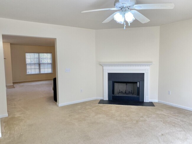 Building Photo - 19 Saluda Way