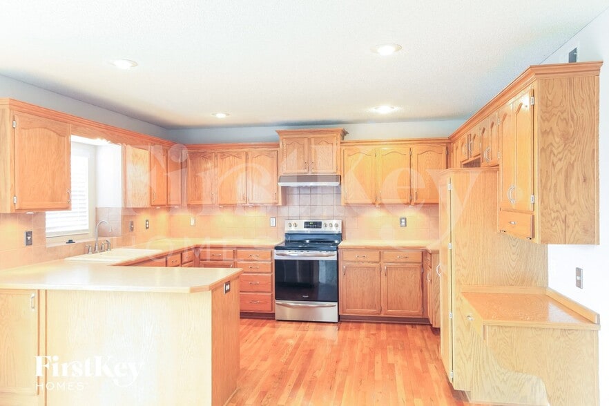 Building Photo - 707 Corrington Dr