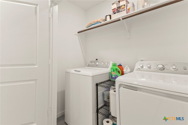 Building Photo - 9129 Navarro Vis