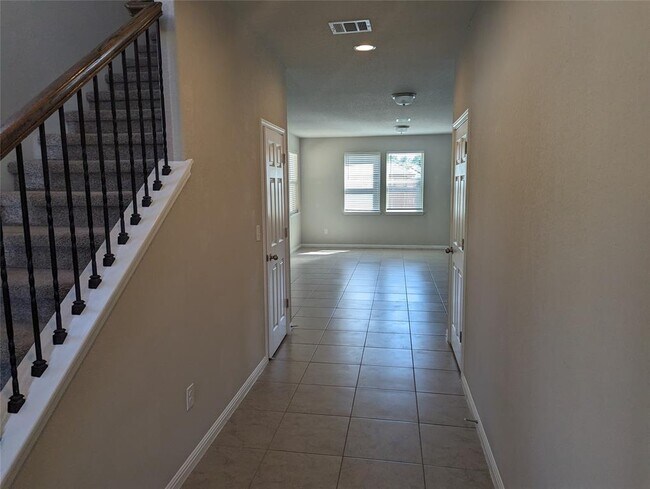 Building Photo - 525 Betty Ann Wy