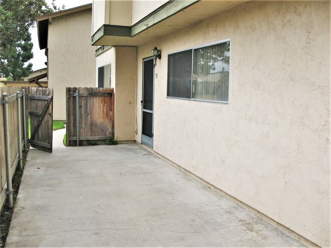 Building Photo - 1450 Melrose Ave