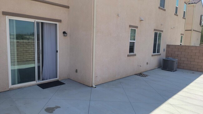 Building Photo - 305 Paseo Gusto