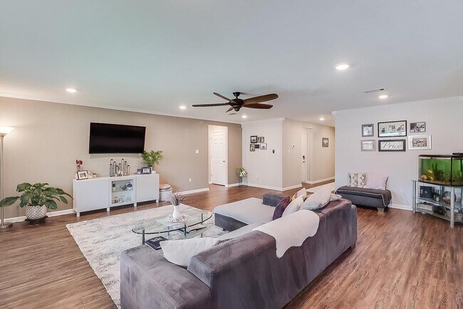 Building Photo - 9059 Bellewood Pl