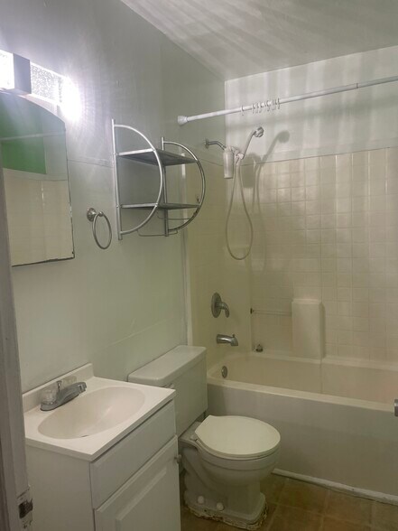 Building Photo - 849 Geranium St