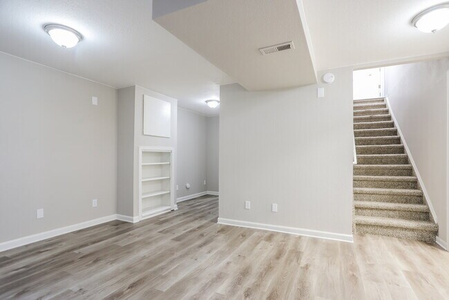 Building Photo - 8574 Bluegrass Cir