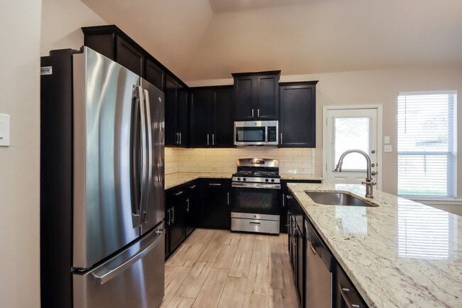 Building Photo - 28923 Hidden Lake W