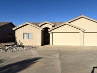 Building Photo - Duplex in Hurricane