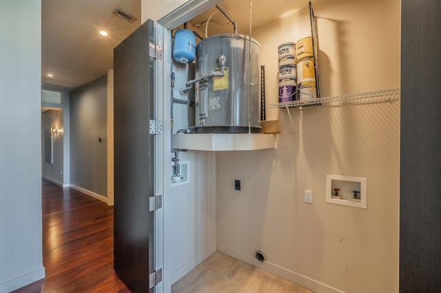 Building Photo - 2600 W 7th St